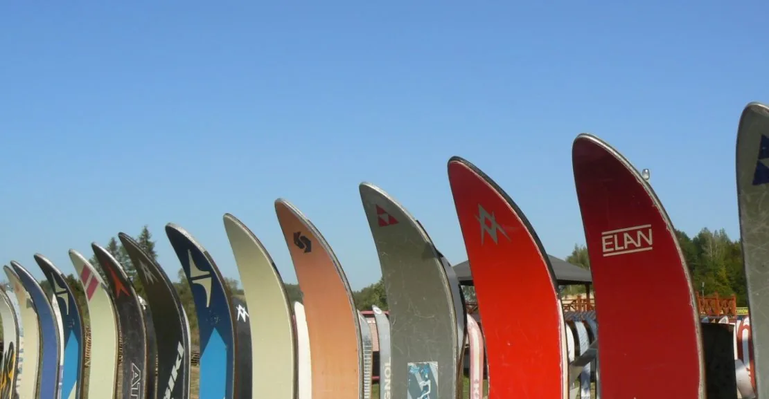 ¿Cómo colocar los portaesquís magnéticos?