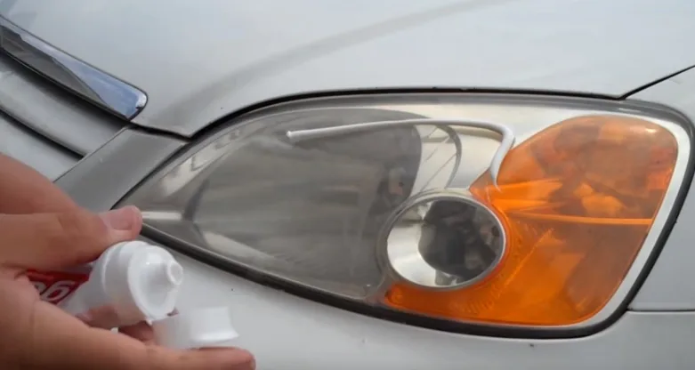 como pulir faros con pasta de dientes
