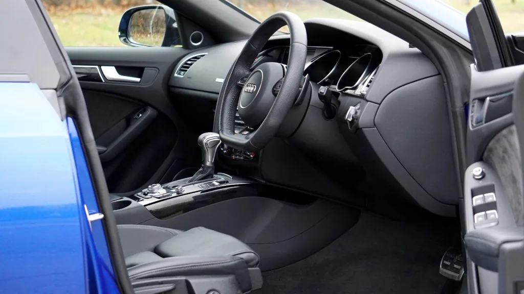 eliminar olor aire acondicionado coche