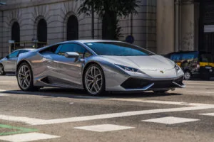 cuanto cuesta mantener un lamborghini