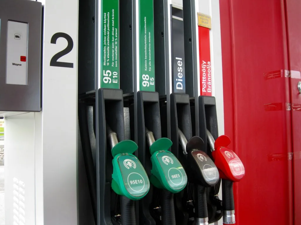 se puede echar gasolina 98 a un 95