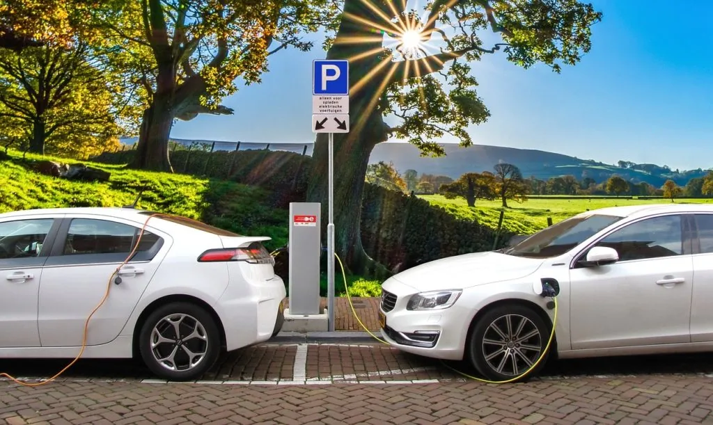 ¿Sabes lo qué es un coche híbrido? coche hibrido significado