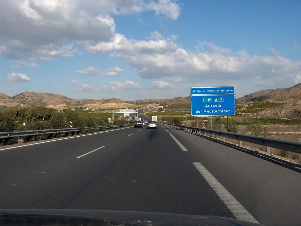 ¿Sabes cuál es la diferencia entre autovia y autopista? Te la explicamos diferencia entre autovia y autopista